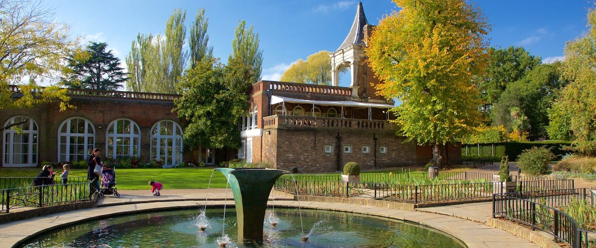 Holland Park featuring linna tai palatsi, puisto ja perintökohteet