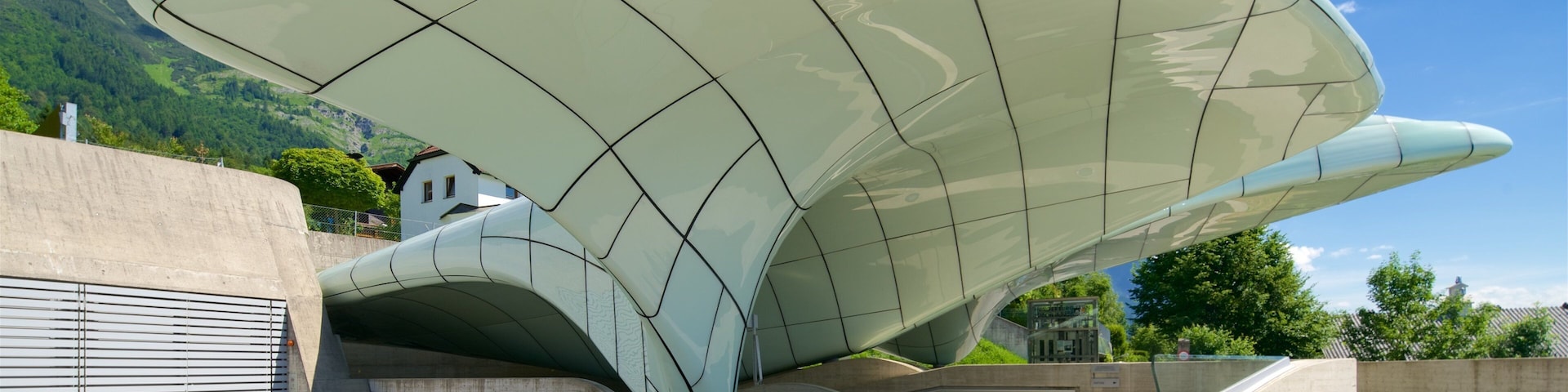 Nordkette Cable Car showing modern architecture