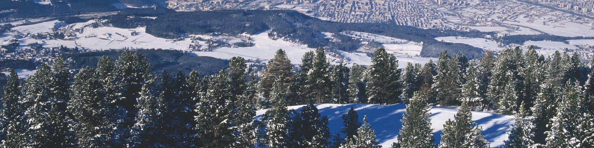 Teleférico de Nordkette ofreciendo vistas de paisajes, montañas y nieve