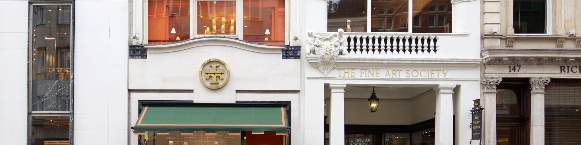 London which includes heritage elements and street scenes