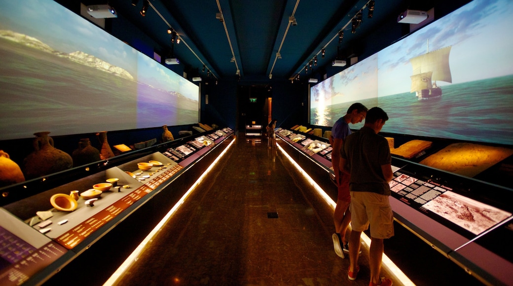 Musée archéologique d\'Alicante mettant en vedette vues intérieures