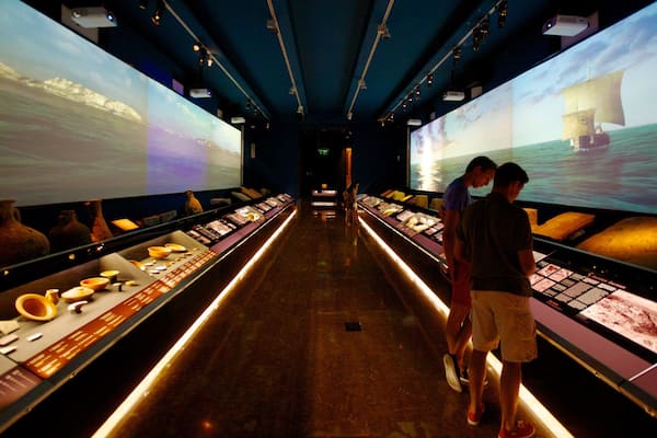 ArchÀologisches Museum welches beinhaltet Innenansichten