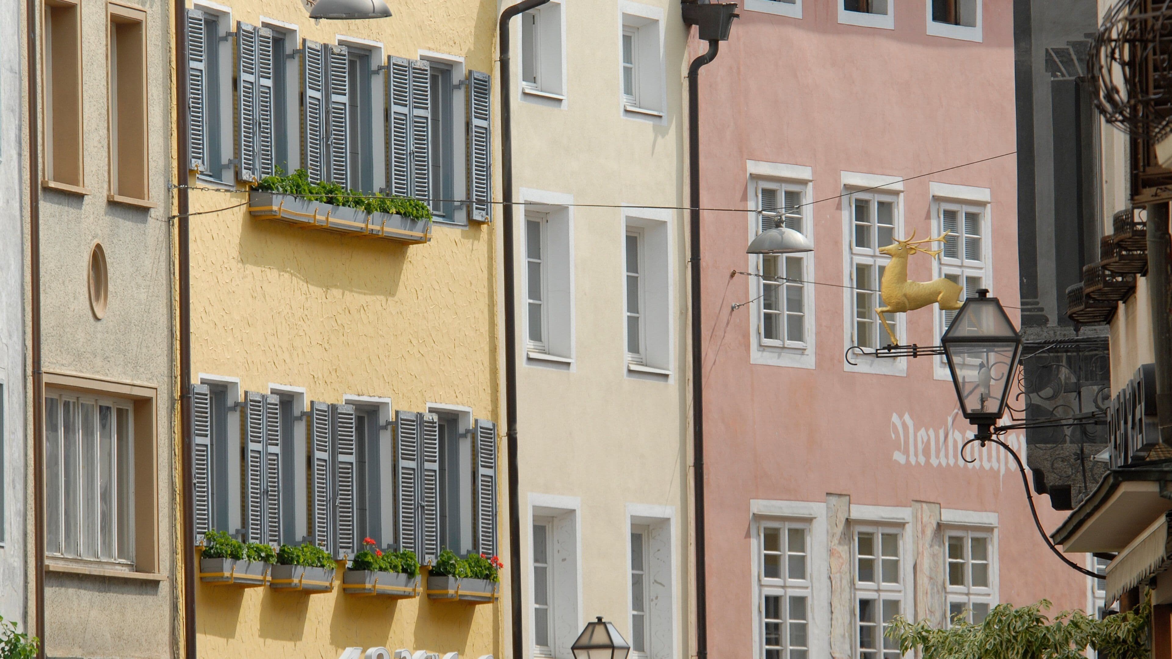Kronplatz Ski Area showing a small town or village