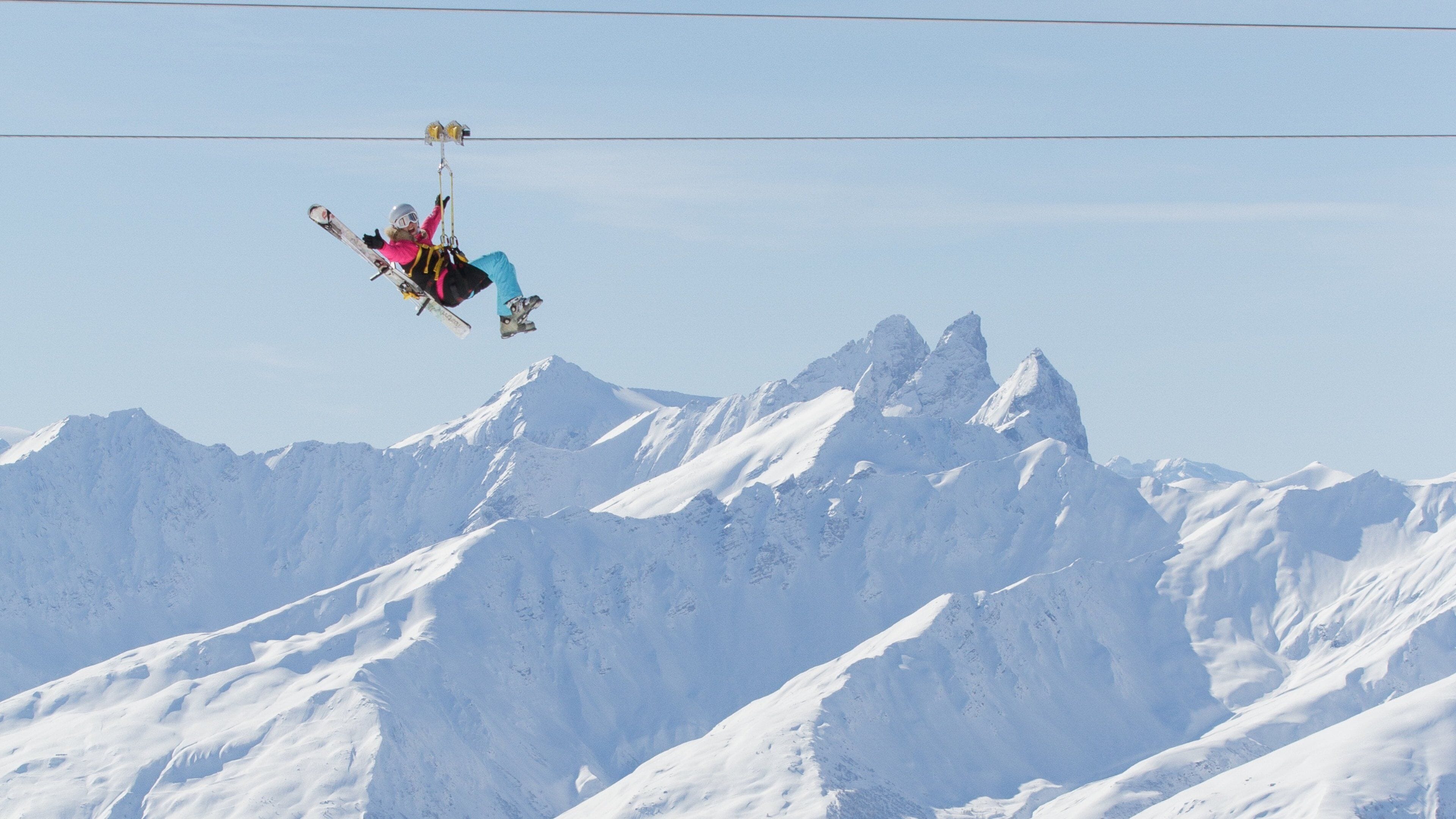 Val Thorens Ski Resort which includes mountains, snow and a gondola