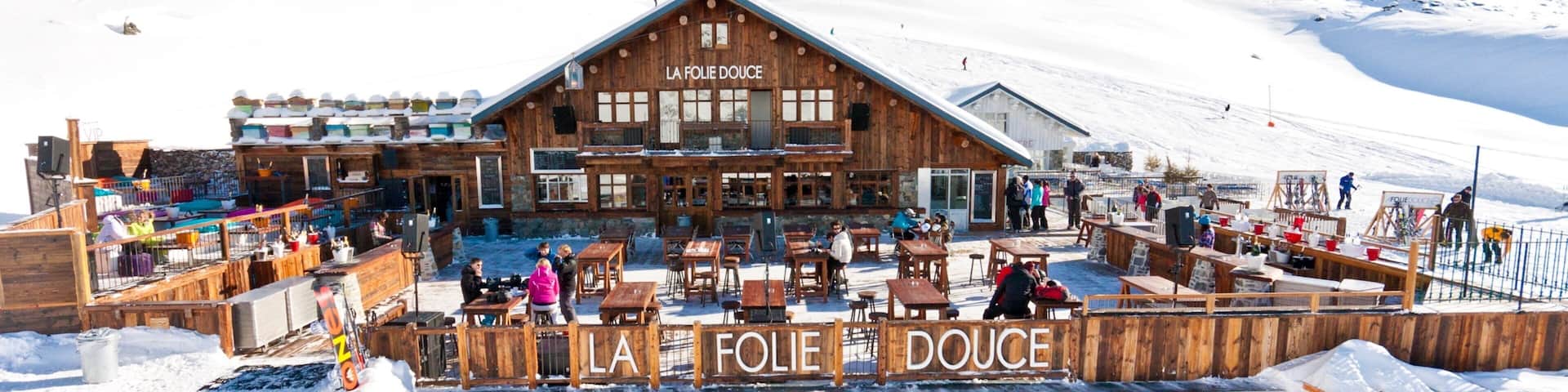 Val Thorens Ski Resort featuring outdoor eating, landscape views and snow