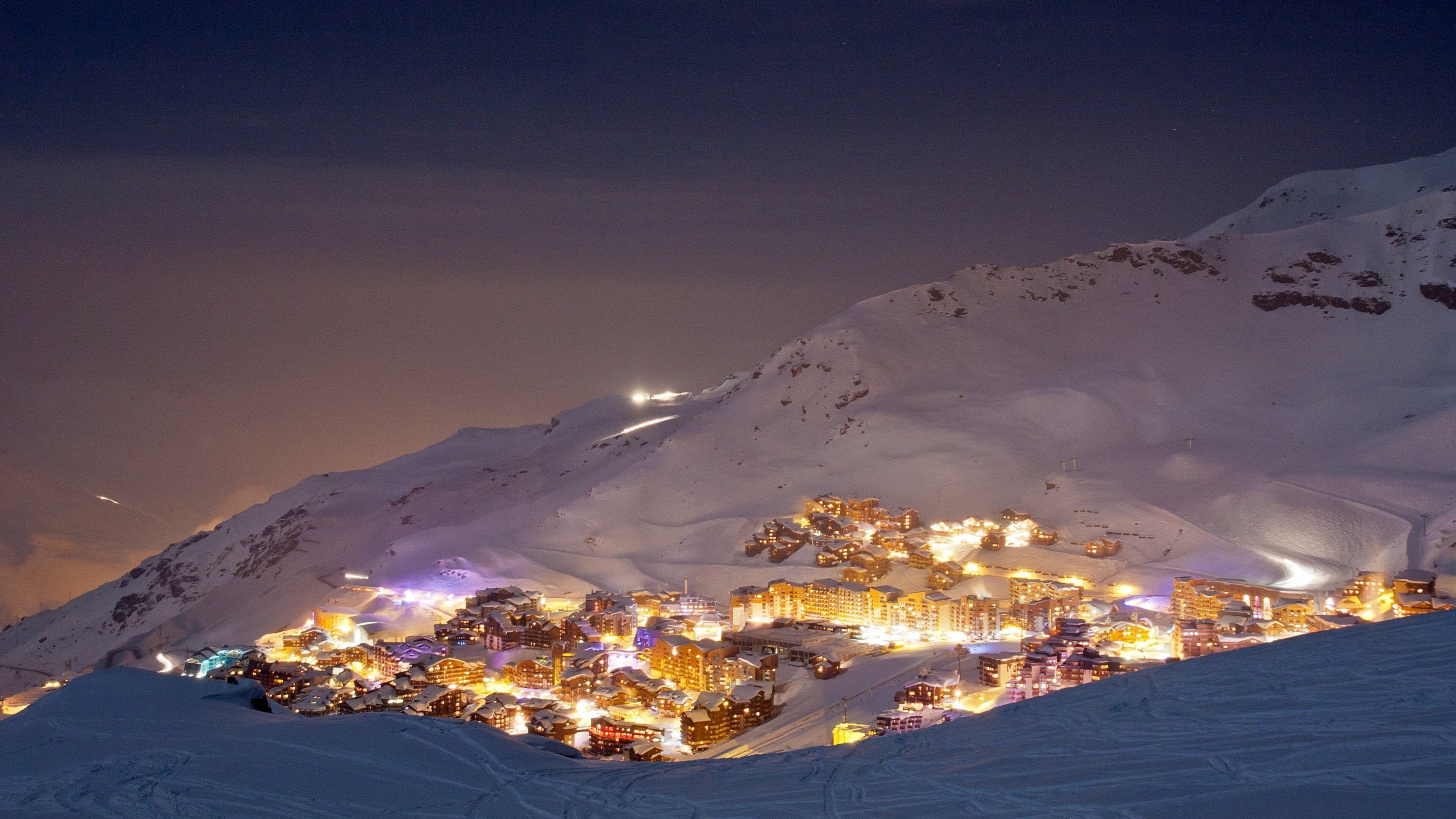 Val Thorens Ski Resort showing snow, a luxury hotel or resort and landscape views