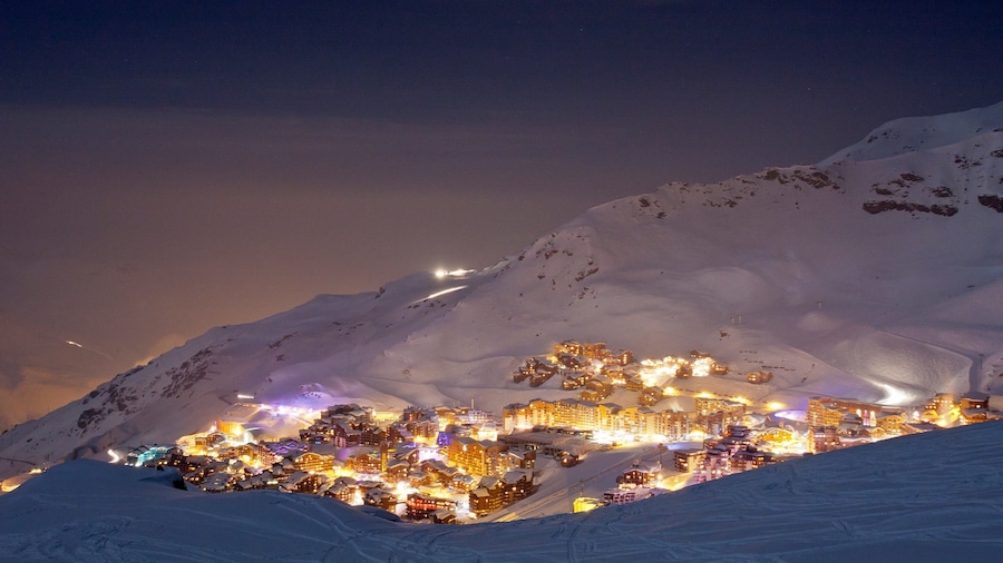 Val Thorens skidort presenterar ett lyxhotell, nattliv och snö