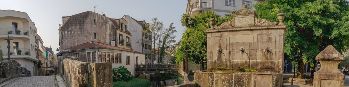 Fuente junto al puente romano de Bermaña, Caldas de Reis, Pontevedra, Galicia, España