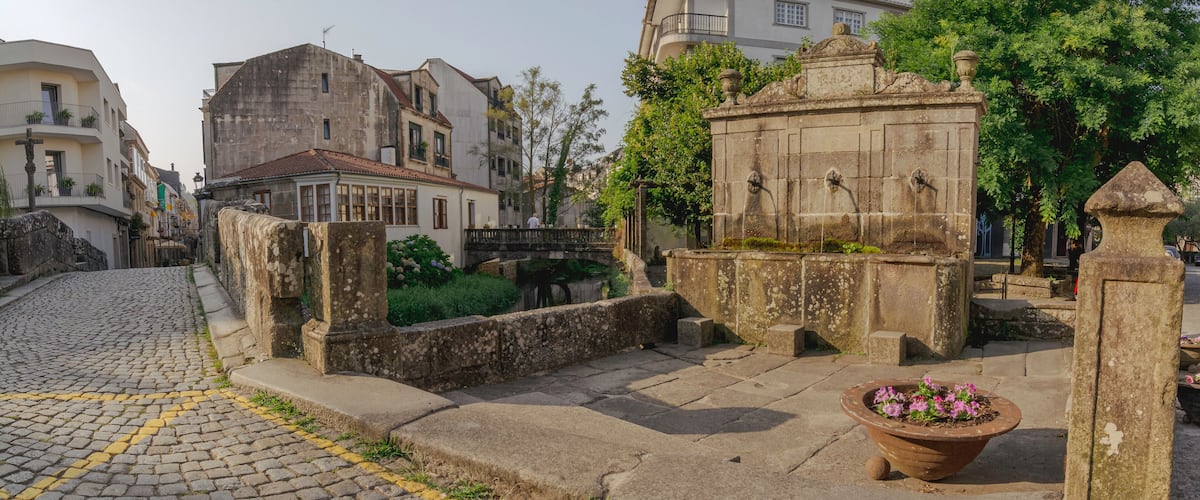 Fuente junto al puente romano de Bermaña, Caldas de Reis, Pontevedra, Galicia, España