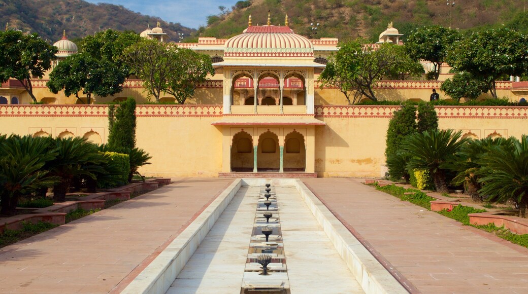 Sisodia Rani Palace and Garden showing chateau or palace