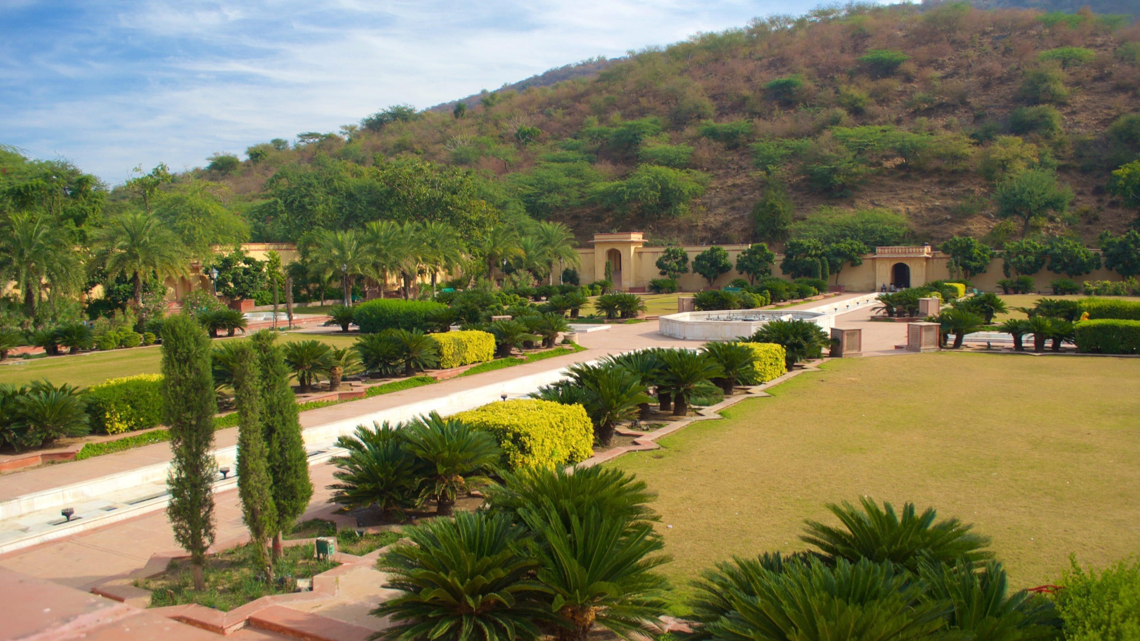 Sisodia Rani Palace and Garden featuring a park