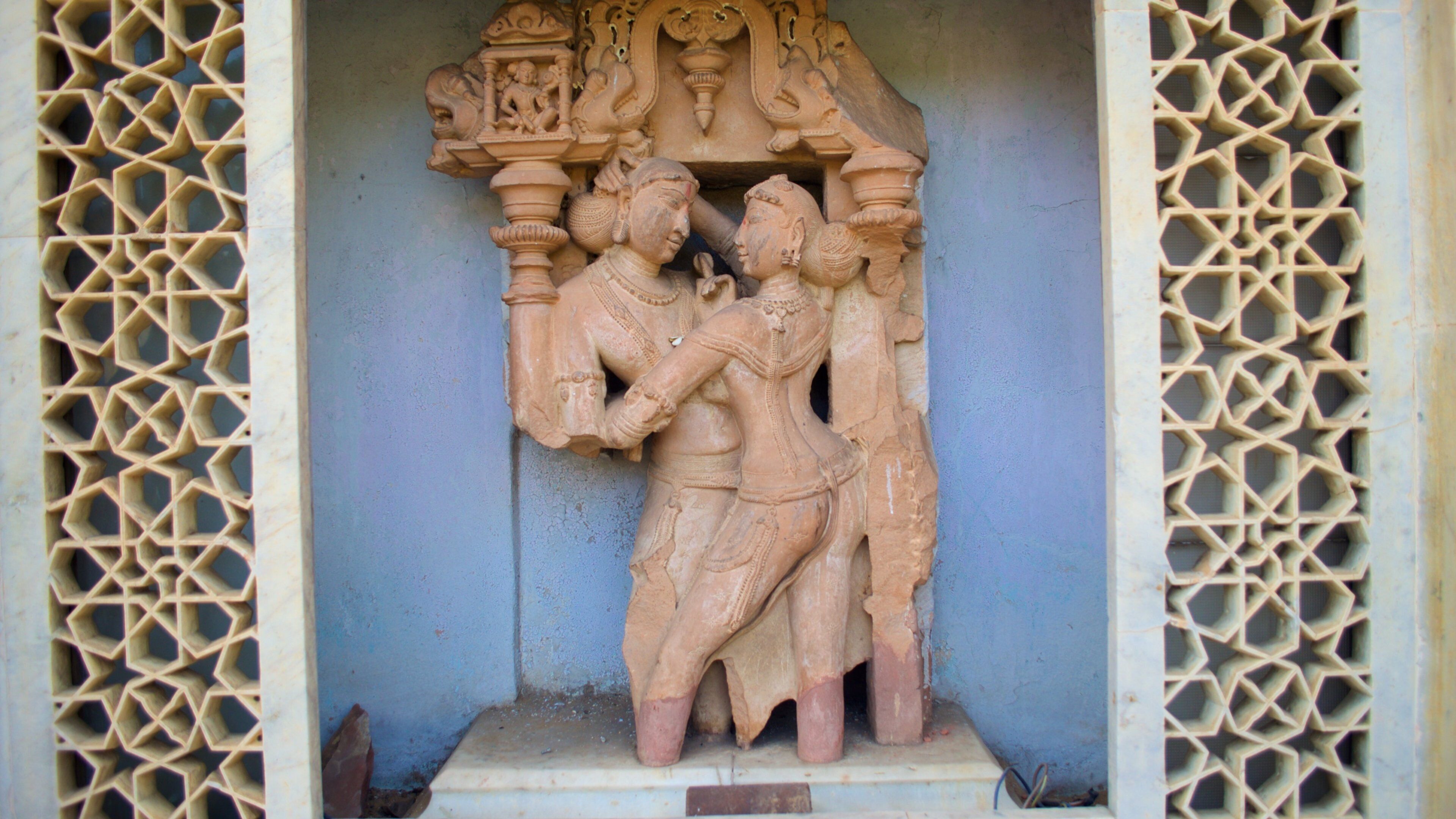 Sisodia Rani Palace and Garden which includes a castle