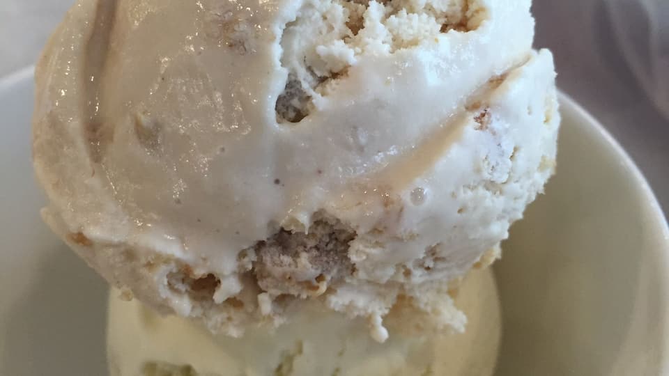 Underneath a strong Blue Cheese Ice cream topped with Chicharon and Beer Ice cream. Yup you read it right, Crispy Pork skin in Beer flavored cream. Dessert and Lunch all at the same time!