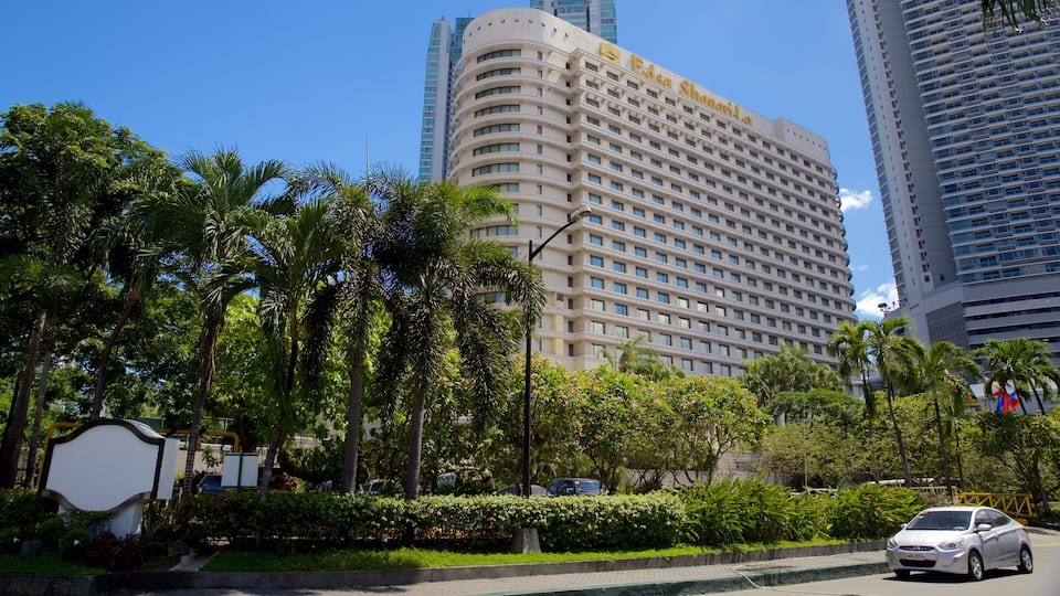 Ortigas Center featuring a garden and a city