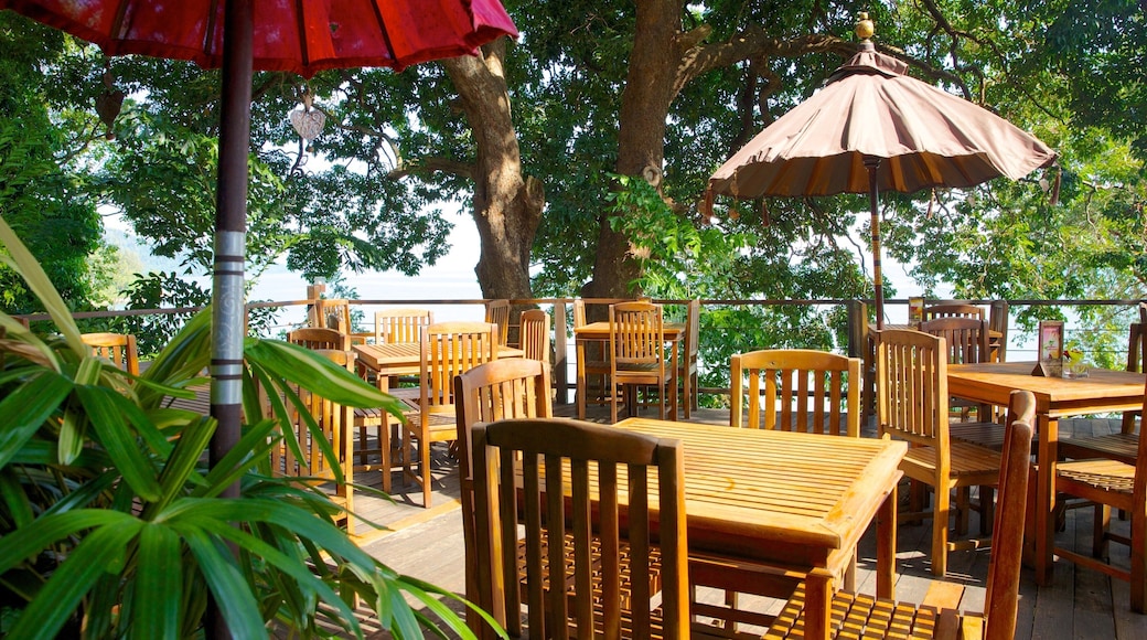 Tropisk krydderhage fasiliteter samt kafé, hage og utsikt