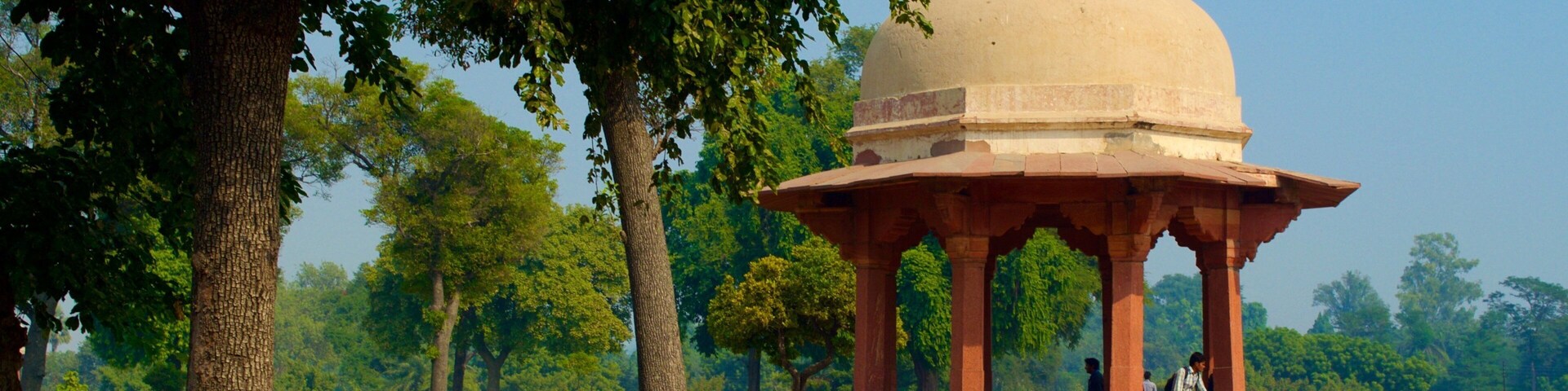 Ram Bagh showing a castle and a garden