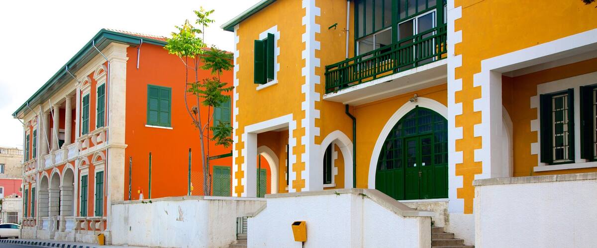 Phố cổ Limassol có tính năng cảnh đường phố và căn nhà