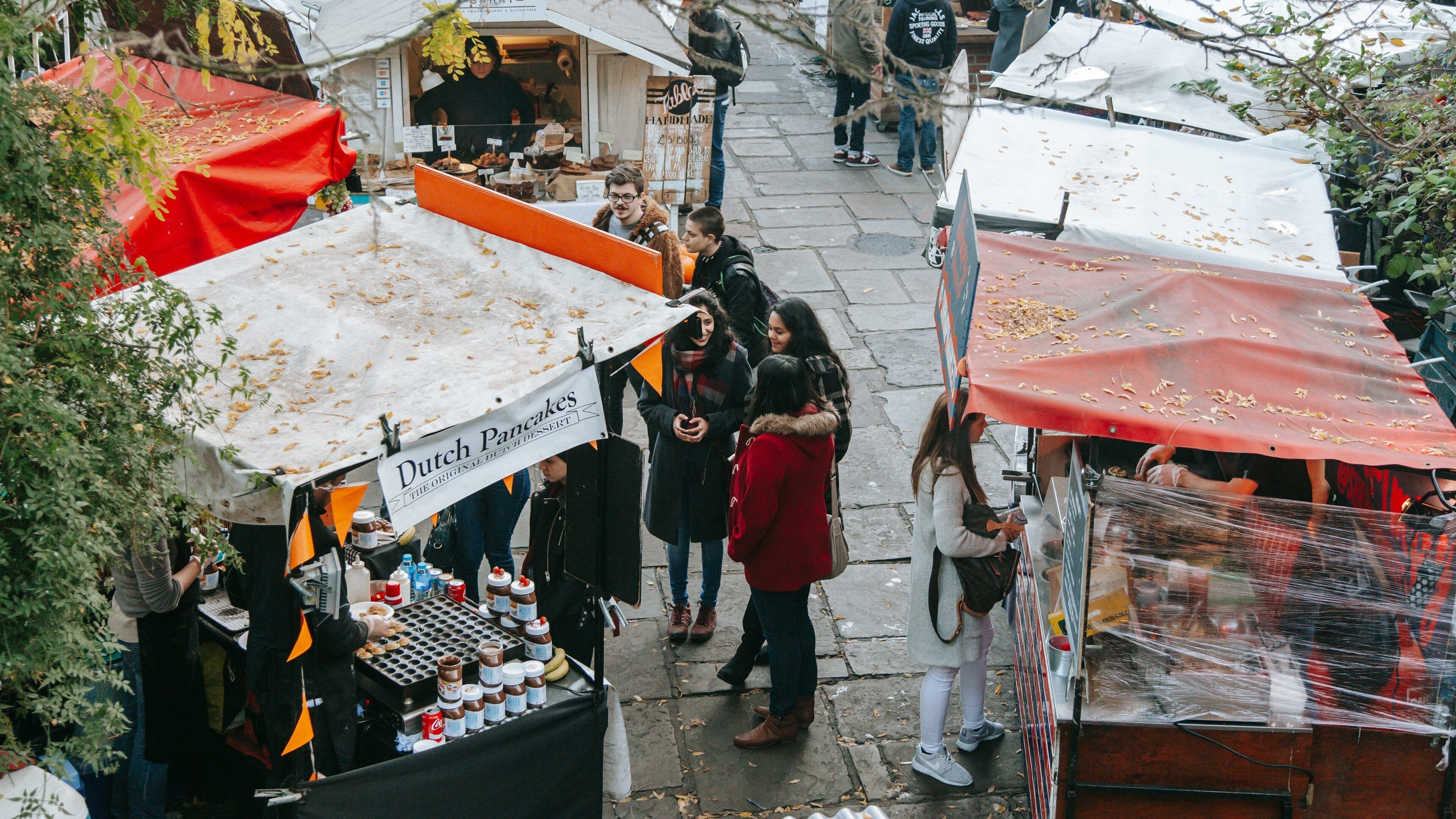 Camden Markets showing markets and street scenes
