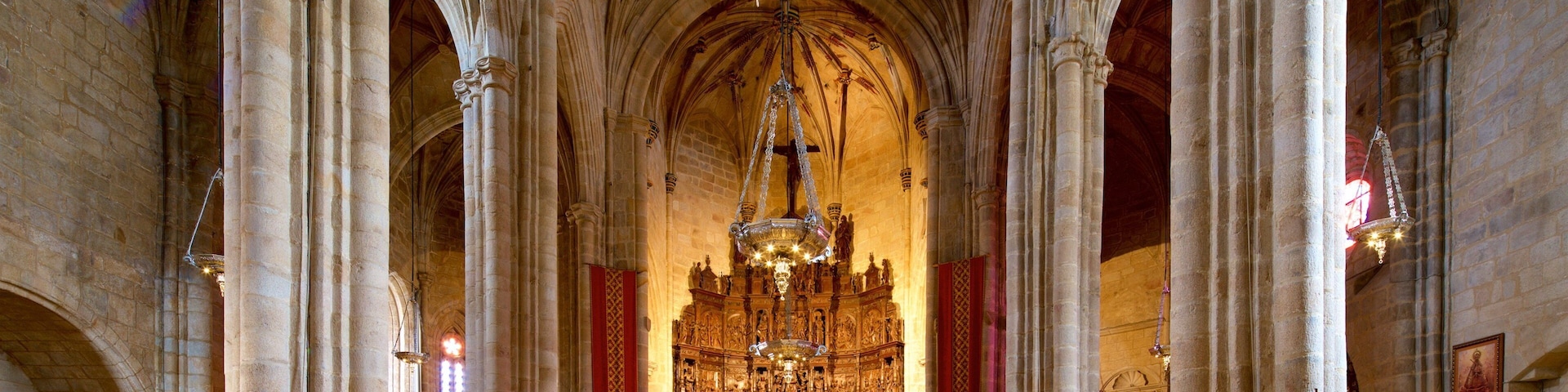 Santa Maria Cathedral showing heritage elements, a church or cathedral and interior views