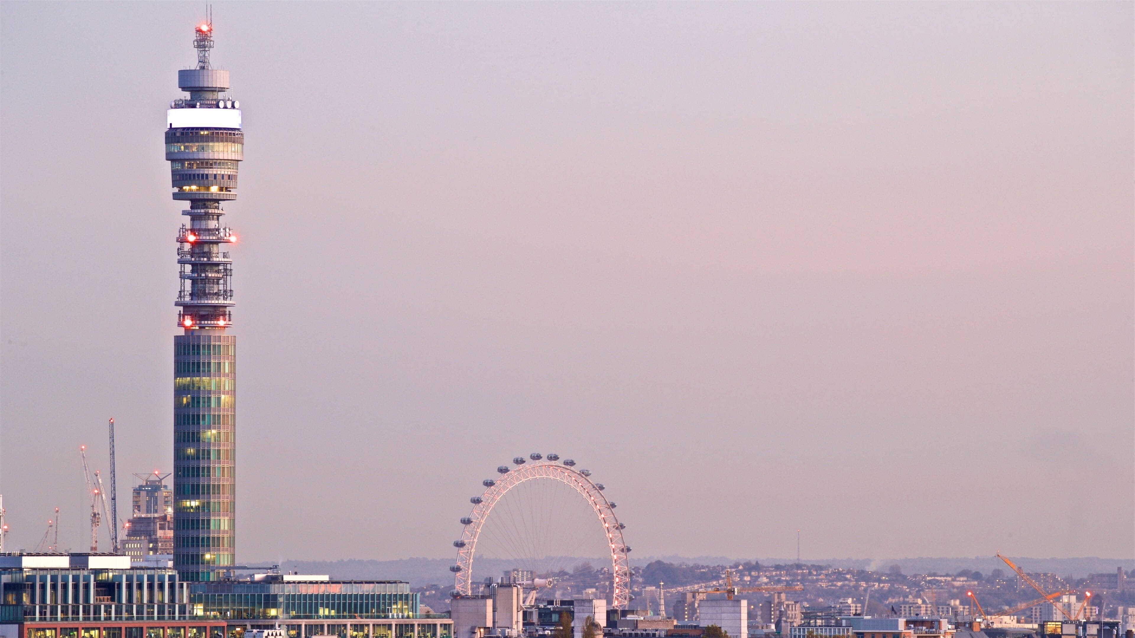 Primrose Hill showing skyline, a sunset and a city