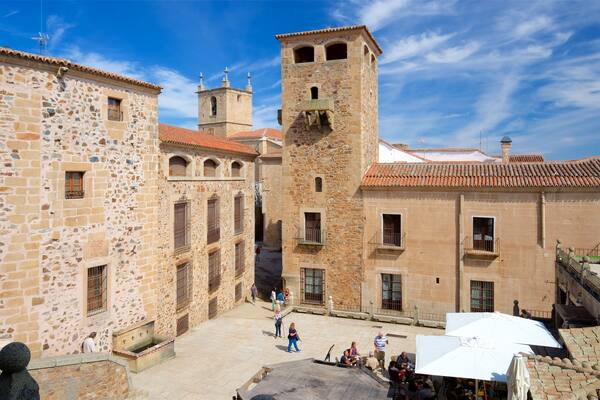 Golfines de Abajo Palace