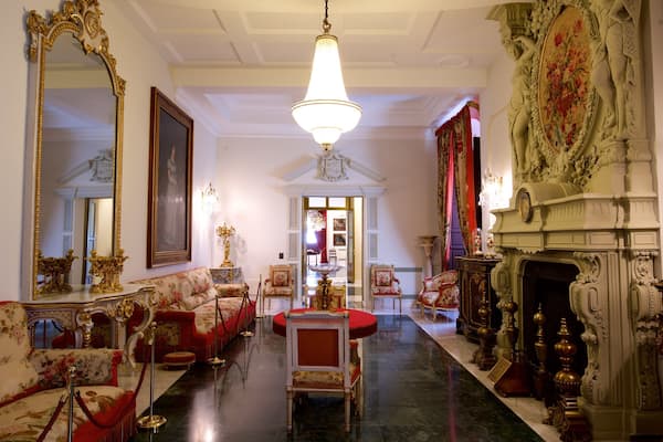 Golfines de Abajo Palace