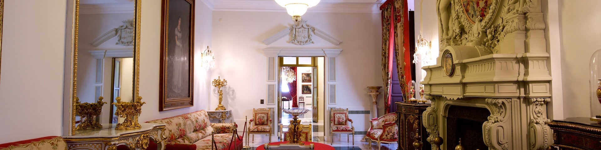 Golfines de Abajo Palace