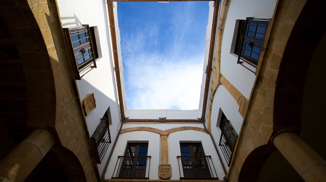 Golfines de Abajo Palace