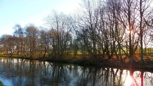 Running through the centre of the pretty Cheshire village of Lymm is the Bridgewater Canal - the perfect place for a afternoon walk (or to burn off Christmas dinner on a freezing Boxing Day morning!)