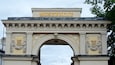An ornate archway with the inscription "MUSEUMBAUKE" at the top.