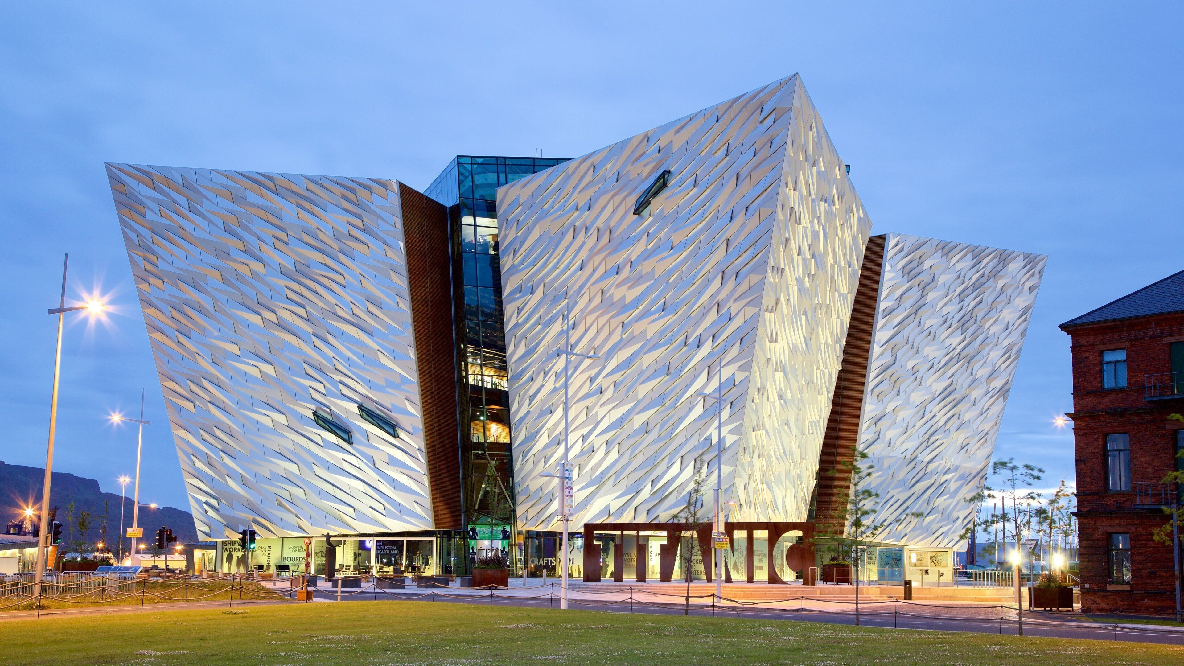 Titanic Belfast featuring street scenes, modern architecture and a city