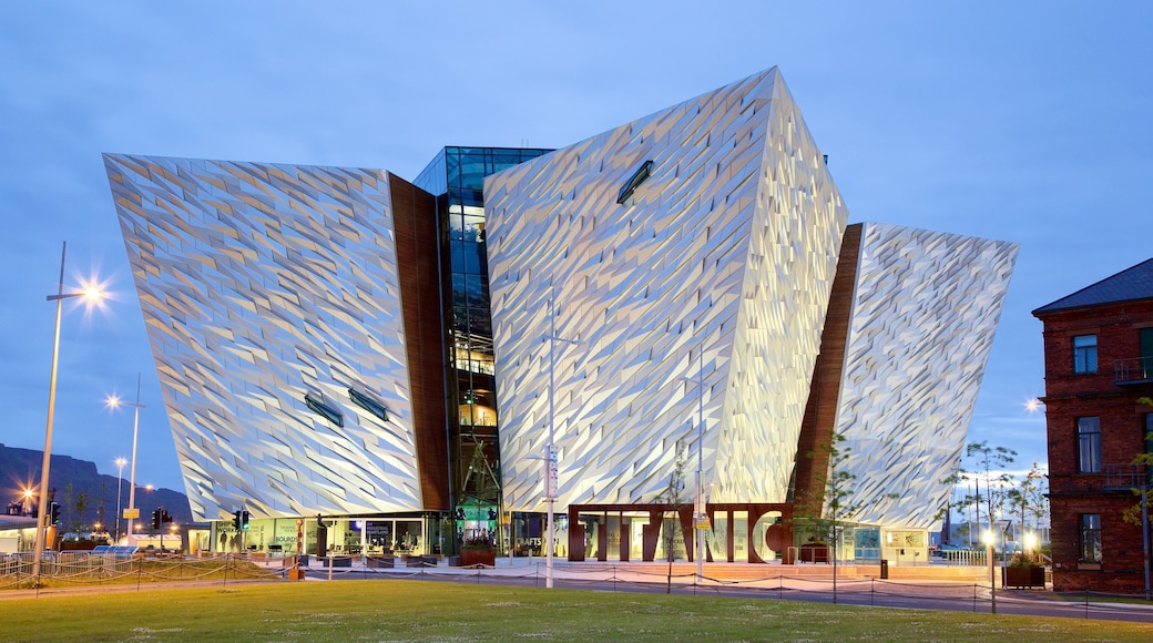 Titanic Belfast showing a city, modern architecture and street scenes