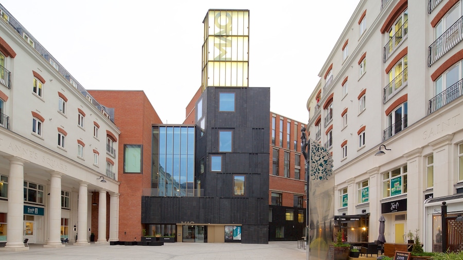 Metropolitan Arts Centre fasiliteter samt moderne arkitektur og by