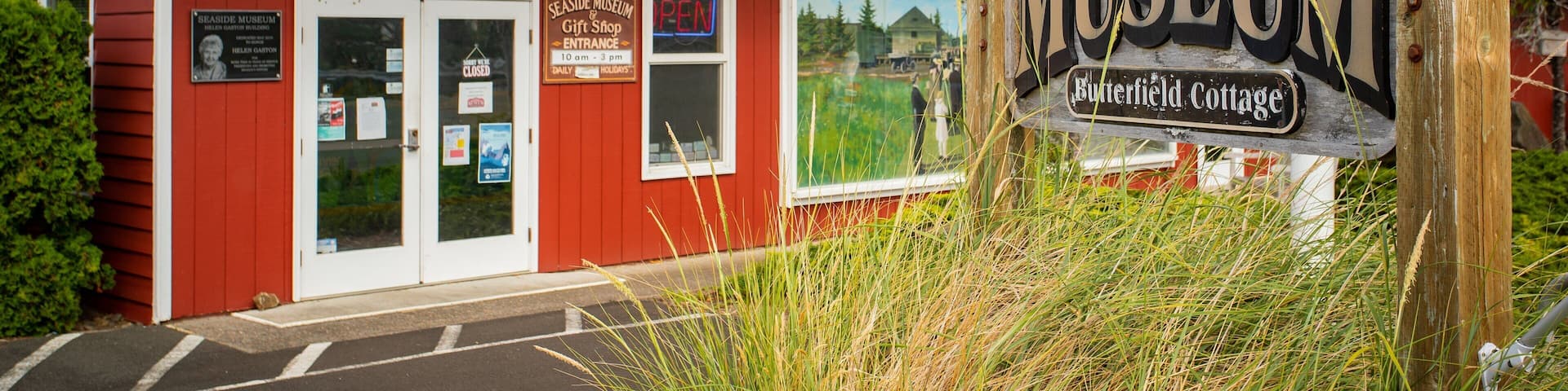 Seaside Museum and Historical Society showing signage