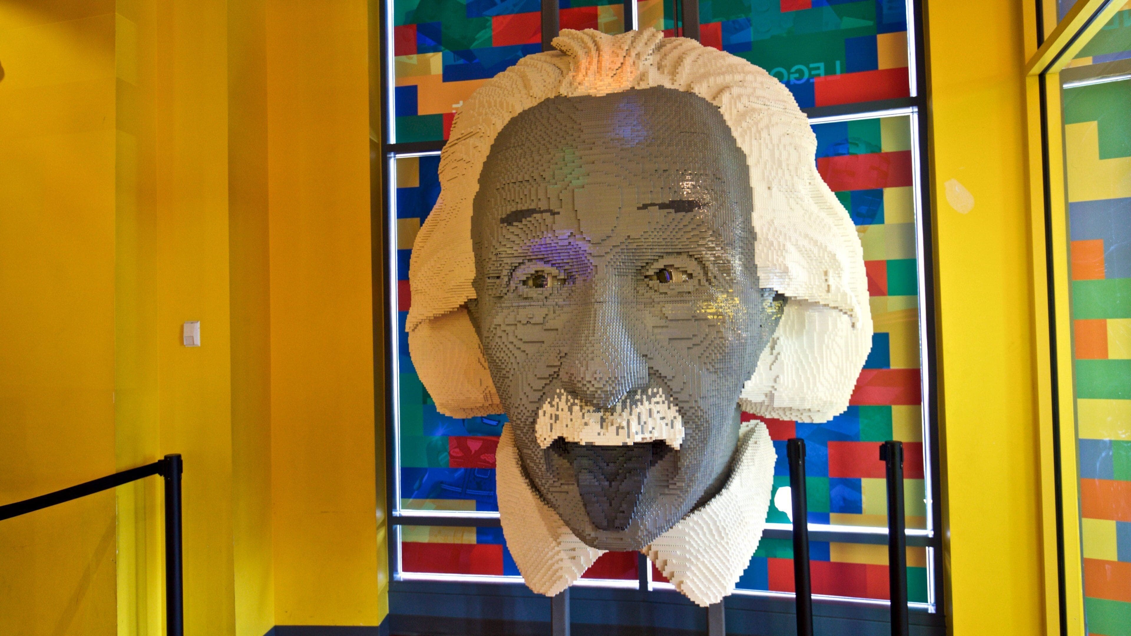 Legoland Discovery Center og byder på kunst og interiør