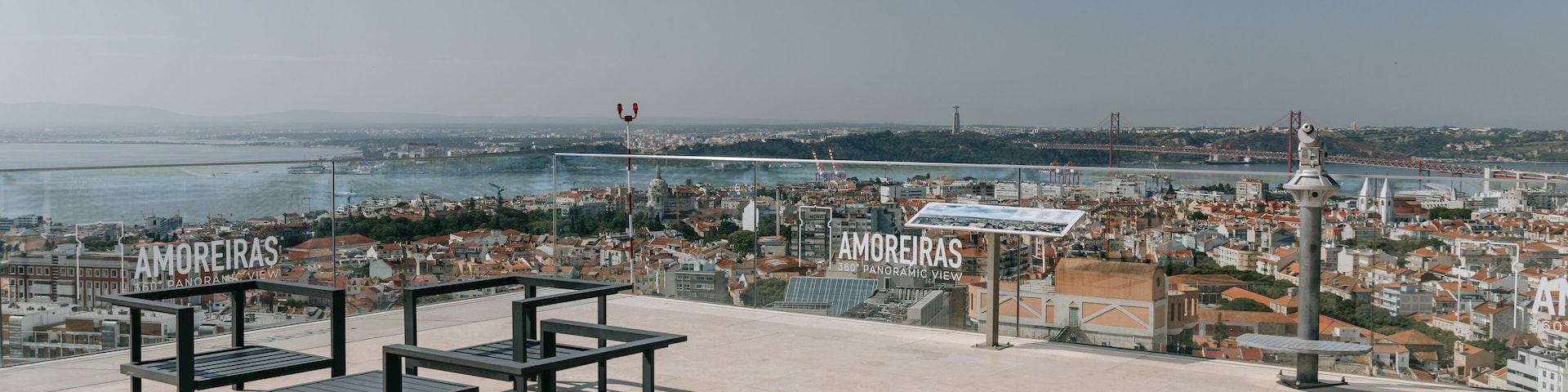Amoreiras Shopping Center showing a city and views