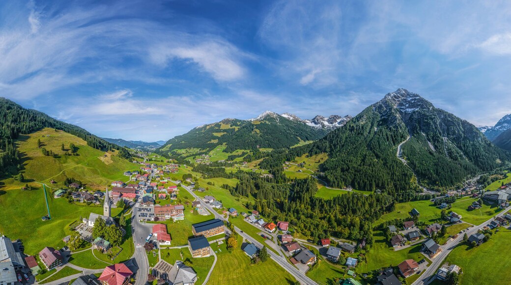 Herbstliche Natur im hinteren Kleinwalsertal rund um die Gemeinde Mittelberg