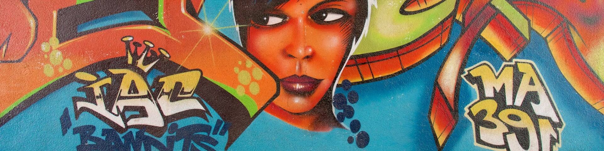 Neustadt which includes street scenes and art