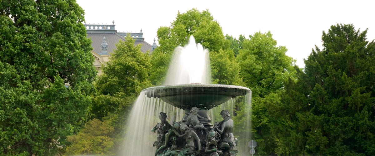 Neustadt mettant en vedette fontaine