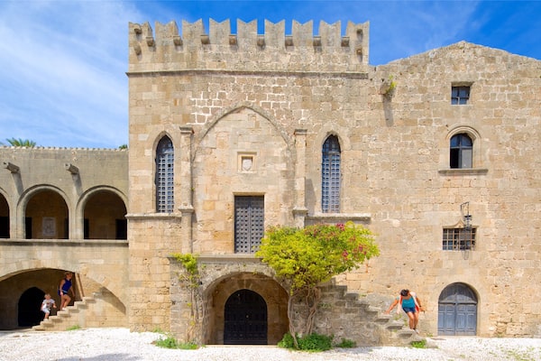 Rhodos mit einem Burg und historische Architektur