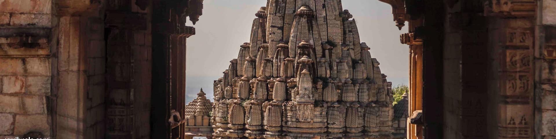 A little wait and a little more patience….. And there’s your shot! 📸
The Vijay Stambh is beautiful but so are the premises that house the tower of fame. Just a short walk away from the main Chittorgarh Fort, the Vijay Stambh is a must-visit. ❤️❤️ (Tip: Try visiting during the early hours of the day when the tourists are just beginning to arrive)
#vijaystambh #kirtistambh #solotravel #traveltales #canonshots #chittorgarh #rajasthan #sassilysolo #india #architecture #chittorgarhfort #Perspectives