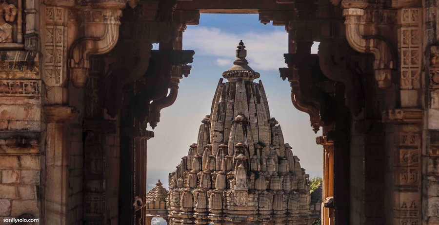 A little wait and a little more patience….. And there’s your shot! 📸
The Vijay Stambh is beautiful but so are the premises that house the tower of fame. Just a short walk away from the main Chittorgarh Fort, the Vijay Stambh is a must-visit. ❤️❤️ (Tip: Try visiting during the early hours of the day when the tourists are just beginning to arrive)
#vijaystambh #kirtistambh #solotravel #traveltales #canonshots #chittorgarh #rajasthan #sassilysolo #india #architecture #chittorgarhfort #Perspectives