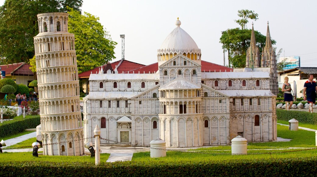 Mini Siam showing rides