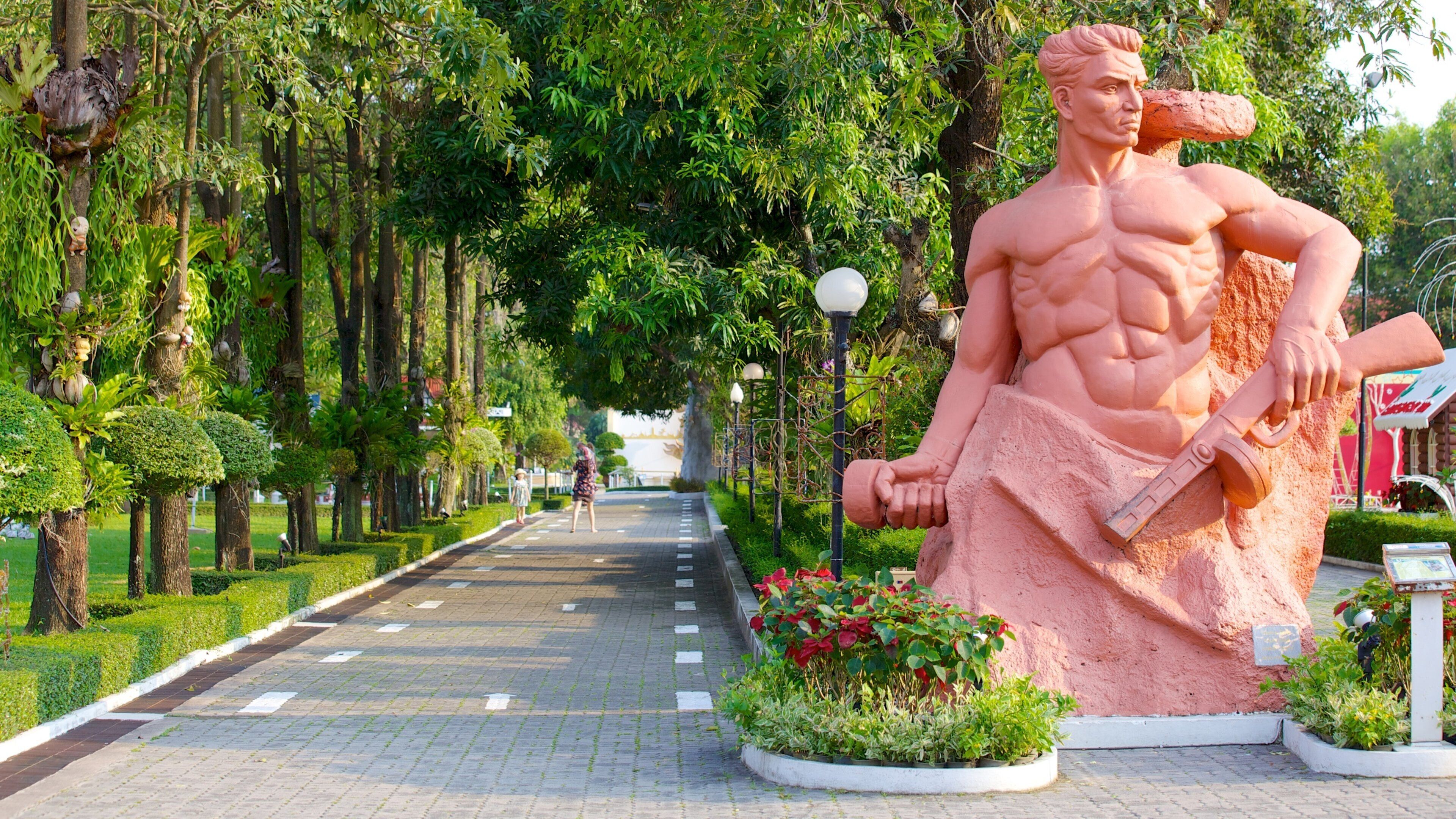 Mini Siam showing a park, a monument and landscape views