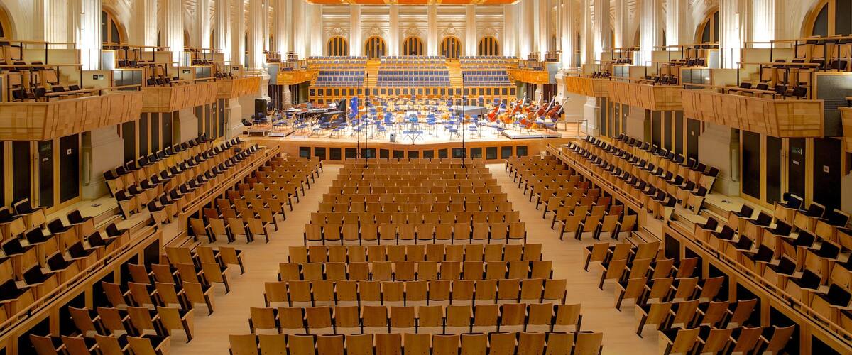 Sala São Paulo que incluye escenas de teatro y vistas interiores