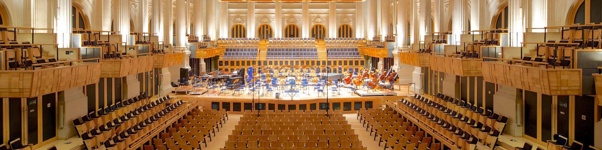 Sala SĂŁo Paulo mit einem Theater und Innenansichten