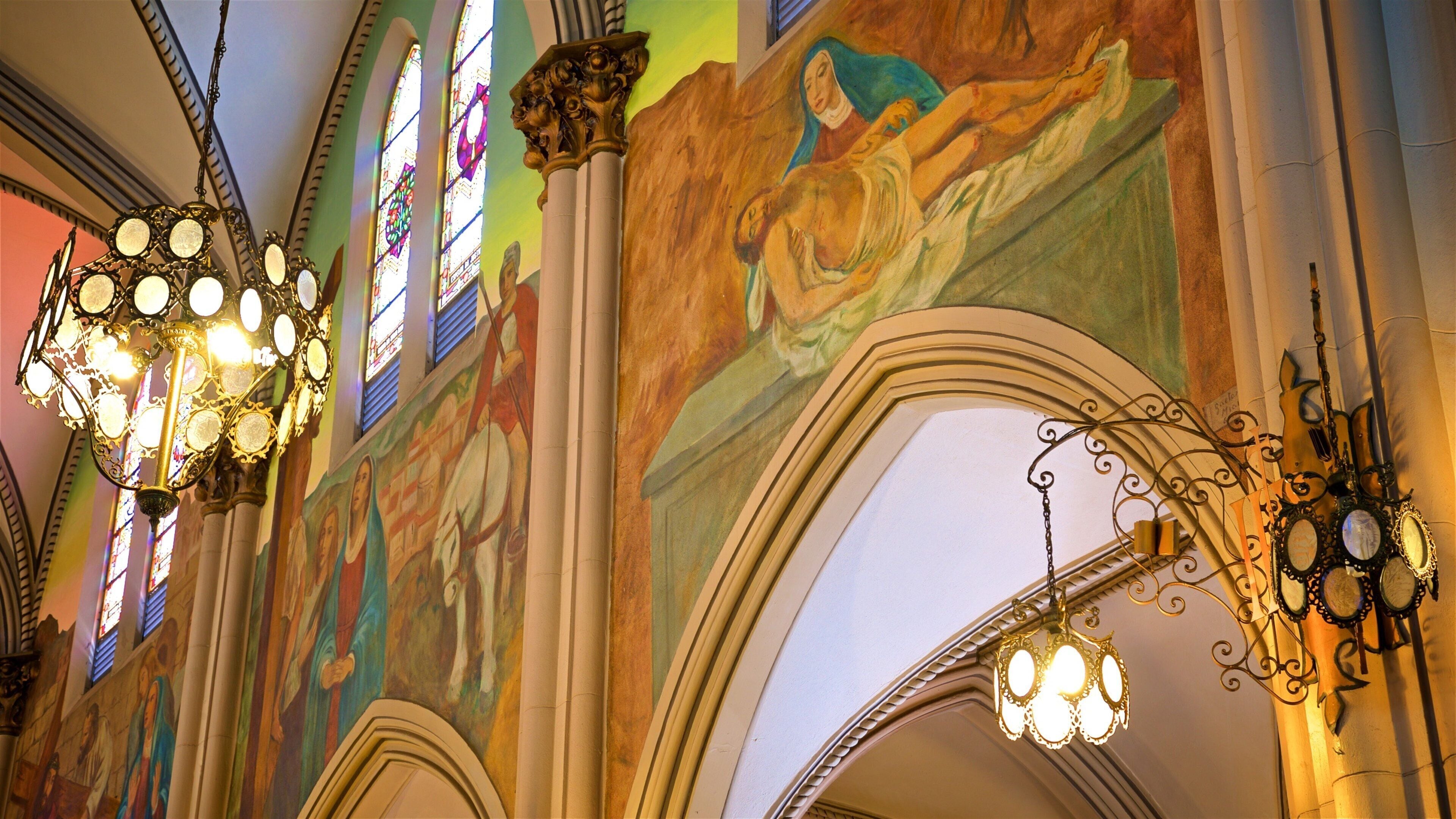 Vor Frue af Carmel-bjergets Basilika som viser religiøse elementer, kulturarvsgenstande og interiør