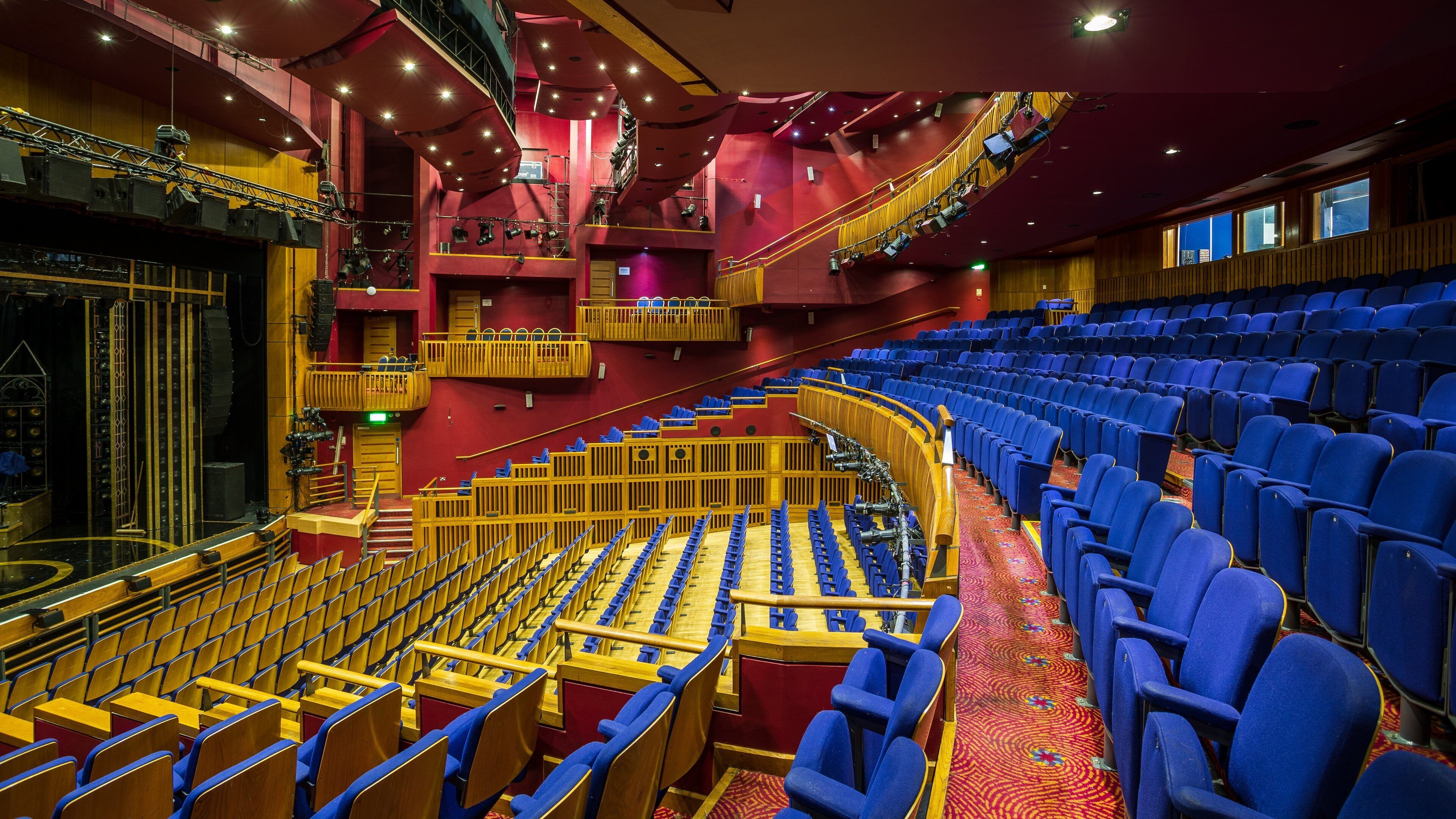 Millennium Forum showing theater scenes and interior views