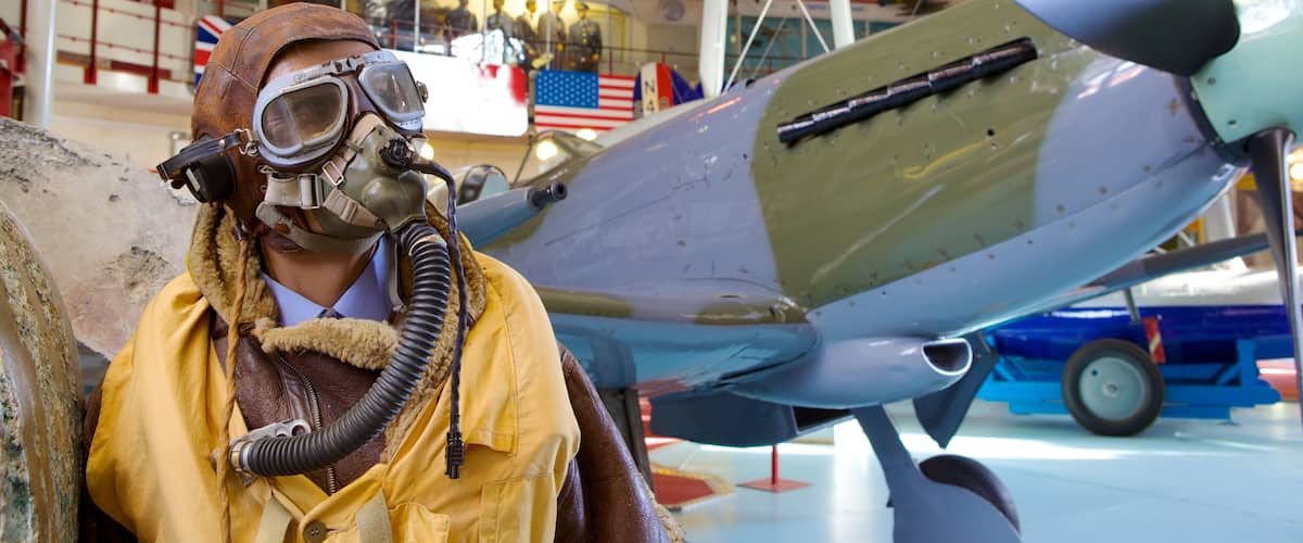 Museo del esquí Solent que incluye aeronave y vistas interiores