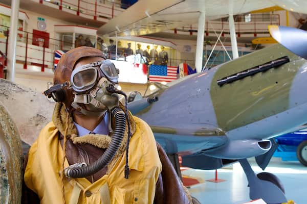 Solent Sky Museum mit einem Innenansichten und Flugzeug
